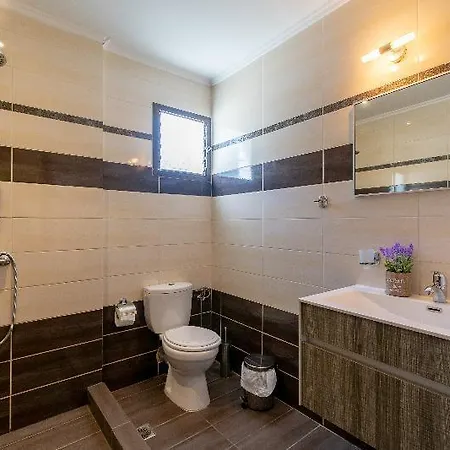 Hotel Akis And